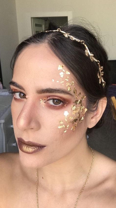 Goddess Makeup Aesthetic, Angel Makeup Gold, Gold Makeup Halloween, Athena Makeup Goddess, Gold Flakes Makeup, Gold Makeup Aesthetic, Gold Flake Makeup, Gold Angel Costume, Greek Goddess Makeup Look