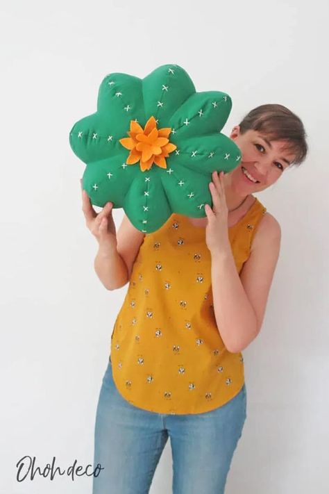 Cactus Pillow Pattern, Sew Tutorials, Fake Cactus, Succulent Pillow, Pillow Sewing, Diy Cactus, Succulent Decor, Diy Porch Decor, Diy Pillow