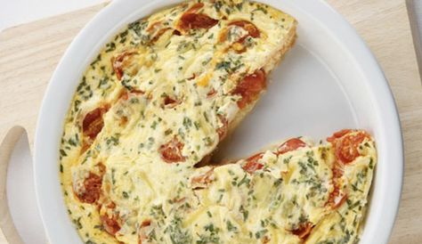 Delicious recipes for you to try with eggs, including breakfast, lunch and dinner recipes, seasonal recipes and Christmas and Easter recipes. Basil Frittata, Pizza Frittata, Vegetarian Entree, Easy Frittata Recipe, Pizza Fritta, Mediterranean Diet Meal Plan, Frittata Recipe, Frittata Recipes, Quiche Recipes