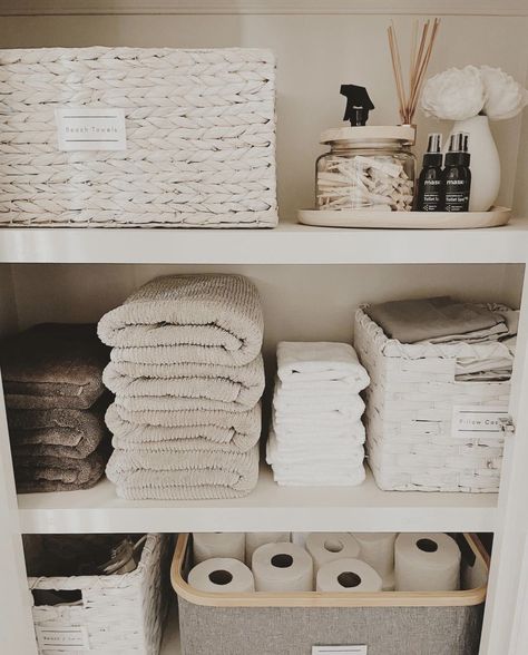 Linen closet organisation: Tips, tricks and ideas to organise your linen cupboard! - Style Curator Dresser Top Organization Ideas, Dresser Top Organization, Closet Organisation, Home Decluttering, Airing Cupboard, Wonderland Decor, Organisation Tips, House Organisation, Linen Cupboard