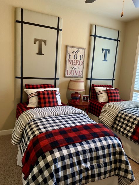 Buffalo Plaid Bedroom, Plaid Bedroom, Grandkids Room, Gray Bedroom Walls, Chic Bedroom Design, Bed Pillow Covers, College Room, Christmas Decorations Bedroom, Christmas Bedroom