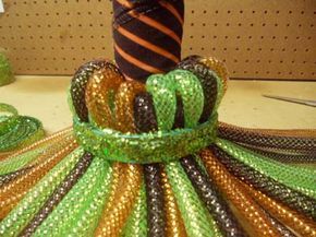 Mesh Tubing Crafts, Witch Hat Wreath Diy, Diy Witch Broom, Witch Brooms, Halloween Witch Brooms, Diy Witch, Halloween Mesh Wreaths, Witches Hats, Dollar Tree Halloween