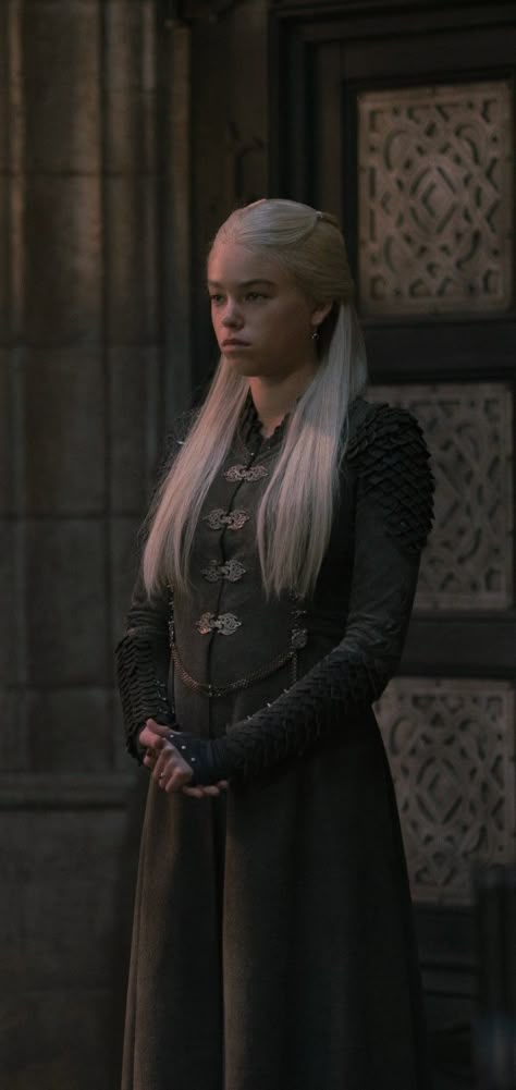 Milly Alcock Wallpaper, Rhaenyra Targaryen Costume, Rhaenyra Targaryen Outfit, Rhaenerya Targaryen, Rhaenyra Targaryen Milly Alcock, Rhaenyra Aesthetic, Milly Alcock Rhaenyra, House Of The Dragon Wallpaper, Targaryen House