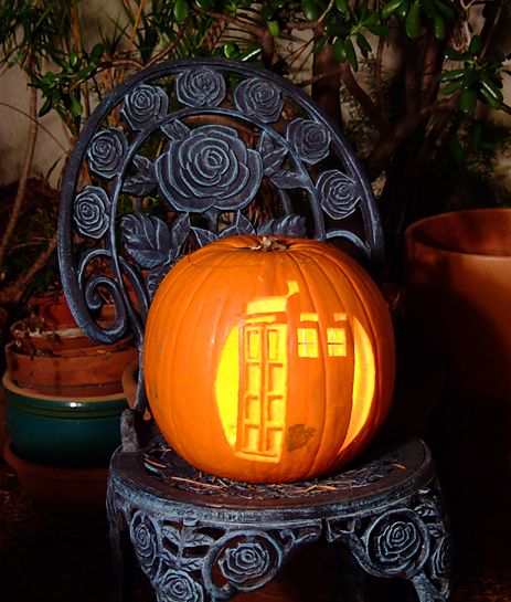 Tardis pumpkin Tardis Pumpkin, Vegan Halloween, Halloween Iii, Pumpkin Designs, Pumpkin Carvings, Pumpkin Decor, Wibbly Wobbly Timey Wimey Stuff, Torchwood, Timey Wimey Stuff