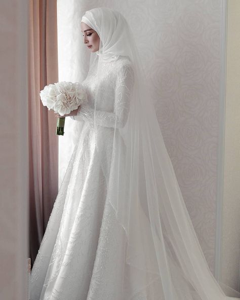 White Hijab Wedding Dress, White Dress Wedding Hijab, Hijabi White Wedding Dress, Akad Dress Hijab, Hijab Bride Dress, White Muslim Wedding Dress, Hijabi Bride White, Hijab Wedding Gown, Bride Hijab Style