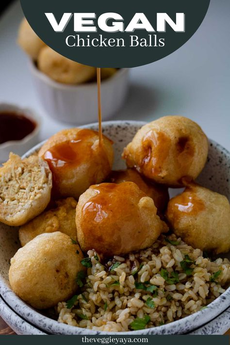 If you're craving Chinese takeout, these vegan Chinese-inspired chicken balls are a must! They're soft and moist on the inside and crispy and golden on the outside. They're served perfectly with rice and my homemade sweet and sour sauce. Vegan Chinese Recipes, Chinese Chicken Balls, Chicken Balls Recipe, Homemade Sweet And Sour Sauce, Tofu Chicken, Vegan Chinese, Fakeaway Recipes, Chicken Balls, Savory Foods