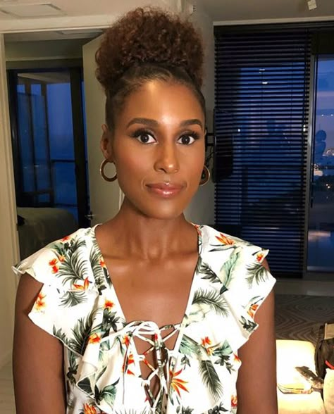 Updo With Natural Hair For Black Women, Issa Rae Natural Hairstyles, Issa Rae Short Hairstyles, Issa Raye, Issa Rae Makeup, Issa Rae Insecure Hairstyles, Issa Rae Ponytail, Issa Rae Insecure, Issa Rae Style