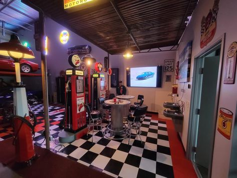 Retro Garage, Workshop Ideas, Game Rooms, Speed Limit, Man Caves, Artistic Inspiration, Dream Garage, Lowrider, Fast And Furious