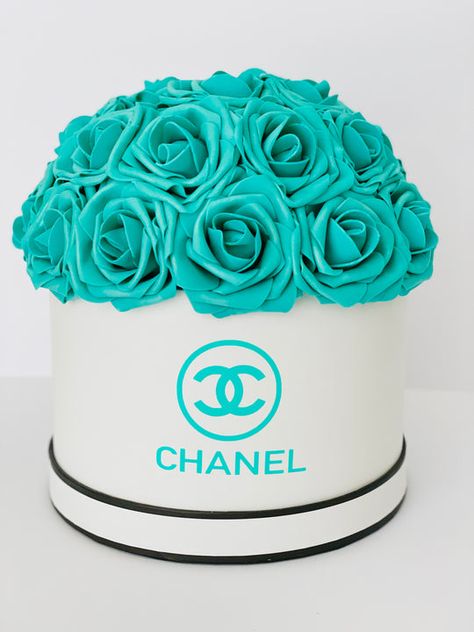 Flower Box Bouquet, Closet Decoration, Teal Roses, Box Bouquet, Wallpaper Gradient, Tiffany Party, Large Bouquet, Rose Crafts, Roses Flower