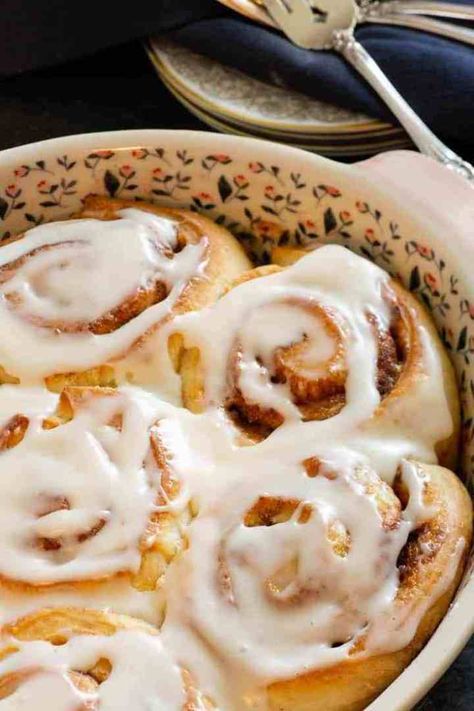 The Pioneer Woman's Cinnamon Rolls are so light and fluffy, a decadent buttery treat. A make ahead yeast dough with no kneading required. Perfect for brunch or breakfast. Christmas Cinnamon Rolls, Cinnamon Roll Turkeys, Pioneer Woman Christmas, Copycat Cinnabon, Pioneer Woman Cinnamon Rolls, Cinnabon Cinnamon Rolls, Cinnamon Roll Dough, Shugary Sweets, Best Cinnamon Rolls