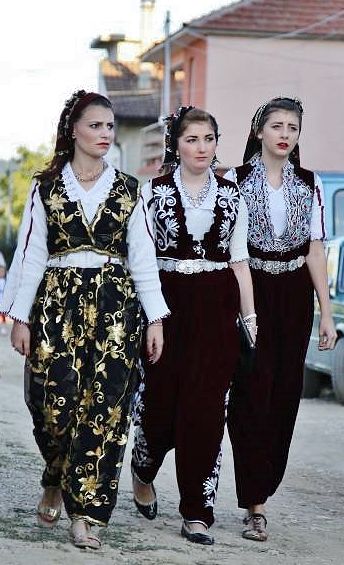 Turkish women in festive costumes, from the village of Medovets (called ‘Sarıkovanlık’ by the Turks), in the Varna province (northeastern Bulgaria).  The clothing style goes back to a late-Ottoman (early 20th century) fashion.  Recent picture (2010s). Turkish Wedding Dress, Early 20th Century Fashion, Turkish Clothing, Turkish Wedding, Costumes Around The World, Turkish Dress, Turkish Women, Turkish Culture, 20th Century Fashion