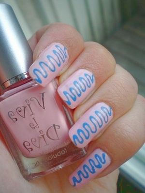 Squiggles! Easy Nail Art Ideas, Art Nails Design, Fall Nail Art Ideas, Nails 2014, Abstract Nail, Simple Fall Nails, Shweshwe Dresses, Fun Nail Colors, Sassy Nails