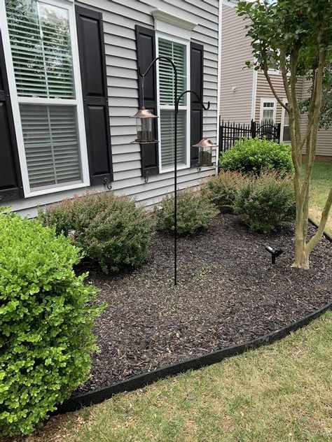 Black Garden Border, Black Landscape Edging, Rubber Garden Edging, Black Garden Edging, Front Yard Landscaping Border Ideas, Rubber Edging Border, Black Metal Edging Landscape, Black Edging Landscape, Backyard Edging Ideas