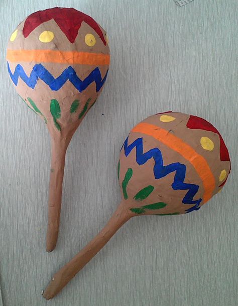 Maracas Ole from 2Messy Diy Maracas, Maracas Craft, Mexican Maracas, Spanish Crafts, Homemade Instruments, Diy Instruments, Mexican Crafts, Diy Musical Instruments, Kids Ideas