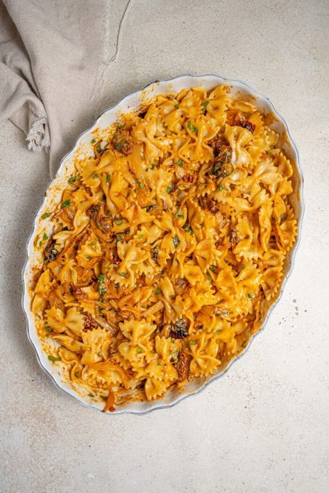 One Pan Caramelized Onion Pasta - PlantYou Caramelized Onion Pasta, Onion Pasta, Roasted Vegetable Pasta, Baked Onions, Carmelized Onions, Garlic Pasta, Caramelized Onion, Family Dinner Recipes, Frozen Vegetables