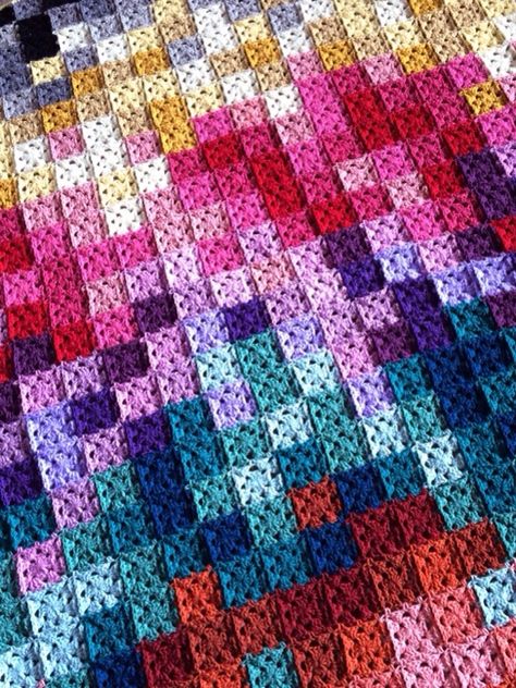 Over 400 squares in your most favorite colors, blended in this mesmerizing piece – 35-40 shades or more! Design Profile Location: Arizona Pattern: Plain-Jane granny squares with a slight vari… Pixel Crochet Blanket, Crochet Quilt Pattern, Temperature Blanket, Crochet Angels, Crochet Best, Pixel Crochet, Crochet Quilt, Hand Crochet Baby Blanket, Manta Crochet