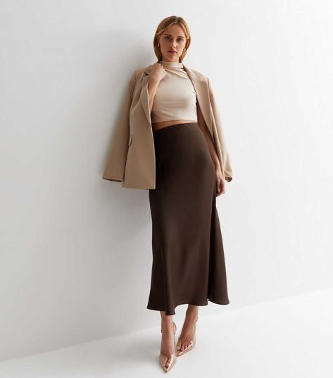 Satin Brown Skirt, Brown Satin Skirt Outfit Classy, Long Skirt Outfit For Winter, Chocolate Brown Skirt Outfit, Satin Skirt Styling, Brown Office Outfit, Brown Skirt Outfit Fall, Outfit With Brown Skirt, Skirt Satin Outfit