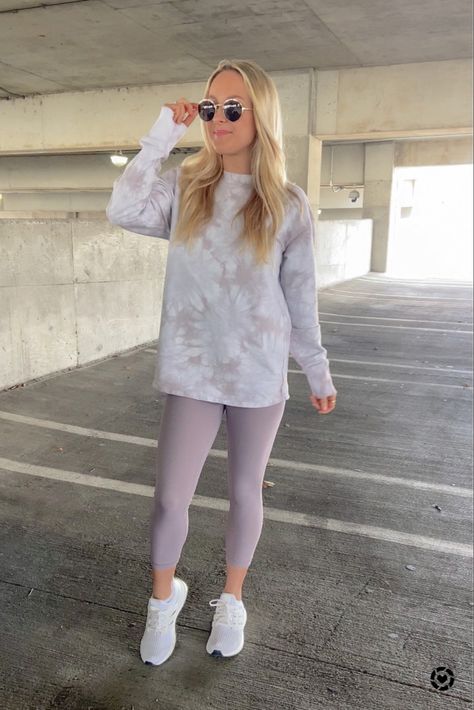 Purple Lululemon Leggings Outfit, Lilac Leggings Outfit, Light Purple Leggings Outfit, Purple Leggings Outfit Casual, Lavender Leggings Outfit, Purple Leggings Outfit, Casual Athleisure Outfits, Color Uva, Spring Athleisure