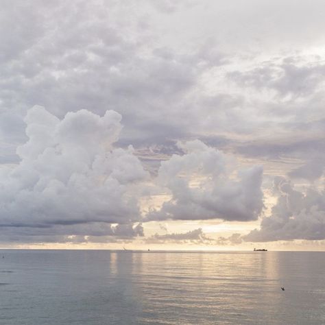 Cloud Aethstetic, Aesthetic Clouds Landscape, Aesthetic Cloud Pics, Soft White Cloud Aesthetic, Dreamscape Aesthetic Cloud, Japanese Aesthetic, Pretty Sky, Beautiful Sky, Aesthetic Images