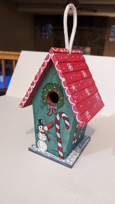 Unique Hand-painted Christmas/ Winter time Birdhouse Christmas Birdhouses Ideas, Christmas Bird Houses, Painted Bird Houses Ideas, Holiday Birdhouses, Snowman Trees, Birdhouse Painting, Christmas Birdhouse, Artist Things, Painted Birdhouses