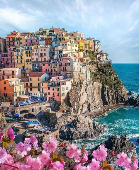 Cinque Terre Monterosso, Instagram Italy, Luxury Travel Destinations, Best Honeymoon Destinations, Cities In Italy, Cinque Terre Italy, Explore Italy, Best Honeymoon, Romantic Destinations