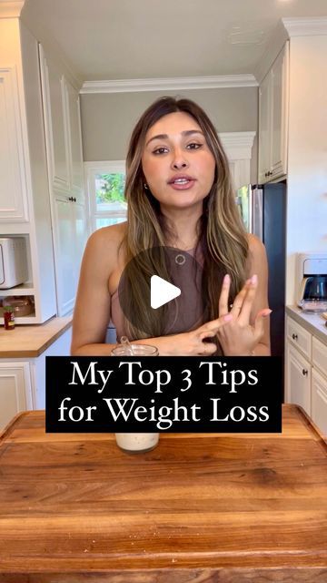 Mayra Wendolyne | Low Carb Love on Instagram: "MY TOP 3 TIPS FOR WEIGHT LOSS‼️  Get my new meal plan - link in my bio!  I’ve lost over 100 pounds and I’ve been maintaining my weight for over 15 years.   If you’re just starting off on your journey, or you’ve lost the weight and now, you’re trying to figure out how to live a sustainable lifestyle while keeping the weight off…then you’re at the right place. ❤️  Here are a few of my top tips that I hope will help you in your journey:  Focusing on whole foods - make sure your meals contain ingredients that will keep you full and satiated throughout the day! I like to focus on high protein meals.   Healthy Swaps - finding the swap that works for you is super important because we all have cravings and there are better for you options out there if Weight Lost In A Week Meal, What I Eat In A Day To Lose Wight, Get Skinnier In A Week, Keto Before And After, Low Carb Love Mayra, Protein Meals Healthy, Easy Diets To Follow, I Lost 100 Pounds, Lean Meal Plan