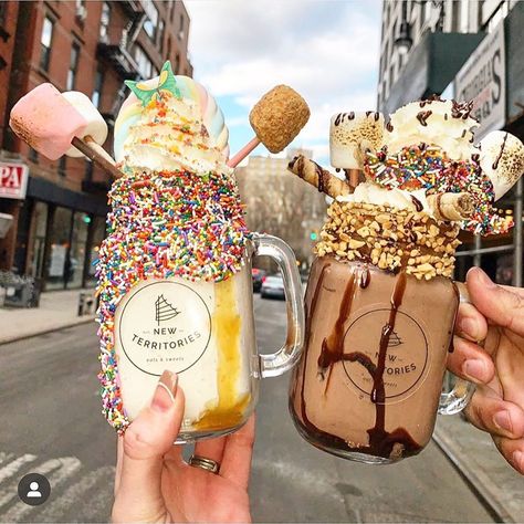 New Territories NY on Instagram: “Raise your (mason jar) glass if you had an awesome summer 🍻 even more awesome if you got to experience our amazing signature milkshakes.…” Mason Jar Milkshakes, Bougie Food, Mason Jar Ice Cream, Bestie Trip, Mason Jar Desserts, Dessert In A Jar, Best Sweets, Cute Snacks, Milkshake Recipes