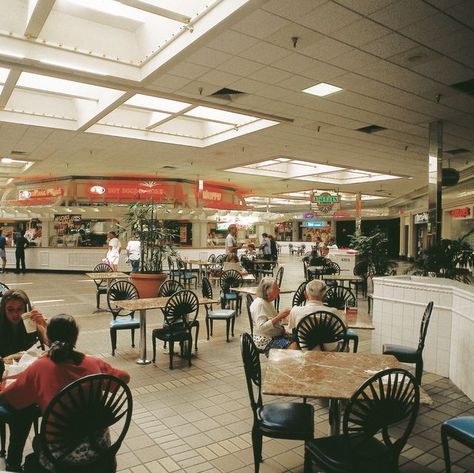 1990s Food, Woodfield Mall, Dead Malls, Mall Food Court, Food Courts, Clothing Store Interior, Dark Fairycore, Lotte World, 90s Clothing