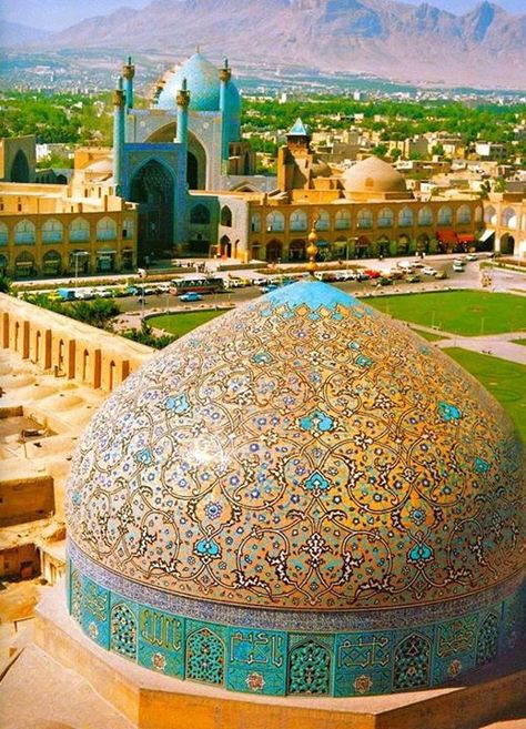 Eastern Architecture, Persian History, Beautiful Iran, Isfahan Iran, Iranian Architecture, Persian Architecture, Iran Travel, Islamic Patterns, Beautiful Mosques