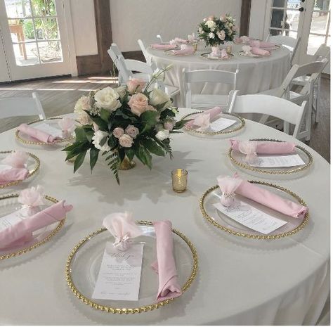 Sweet 16 Place Settings, Quinceanera Themes Simple, Quinceanera Simple Centerpieces, Quinceanera Tables Set Up, Sweet 15 Table Decor, Quinceanera Table Cards, Foam Flower Centerpieces Diy, Sweet Sixteen Venue Ideas, Quince Plate Setup