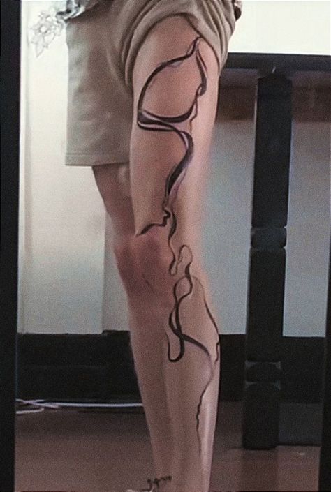 Abstract Leg Tattoo, Tattoo Ideas Lightning, Body Line Tattoo, Aesthetic Leg Tattoos, Phantom Troupe Spider, Leg Tattoos Aesthetic, Skull With Mushrooms, Dark Tattoo Ideas, Hai Tattoo