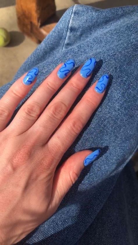 Squiggle Line Nails, Blue Squiggle Nails, Squiggly Nails, Squiggle Nails, Line Nails, Lines On Nails, Fire Nails, Blue Nails, Nail Inspo