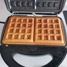 Waffles Aesthetic, Almond Flour Waffles, Country Fried Chicken, Gluten Free Brunch, Low Carb Gluten Free Recipes, Gaps Recipes, Fluffy Waffles, Crispy Waffle, Sorghum Flour