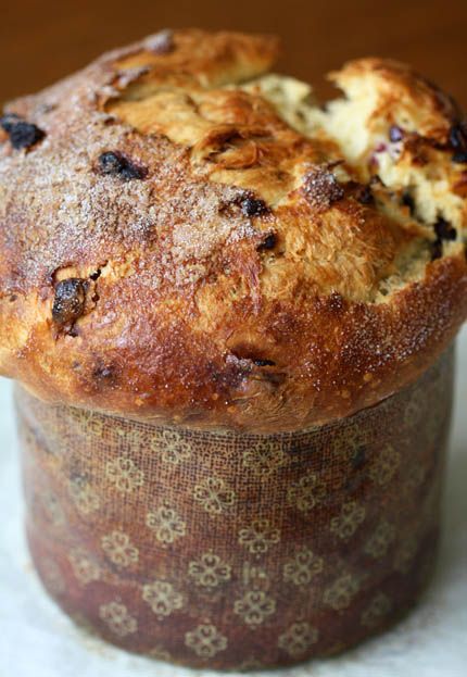 Panettone was traditionally a Christmas bread sold all over Italy during the holidays. It finds its origins in Milan around the 15th century, and has been the subject of much romantic lore.  The mo… Panettone Bread, Panettone Recipe, Christmas Bread, Artisan Pizza, Sweet Bread, Italian Desserts, Artisan Bread, Holiday Baking, Sin Gluten