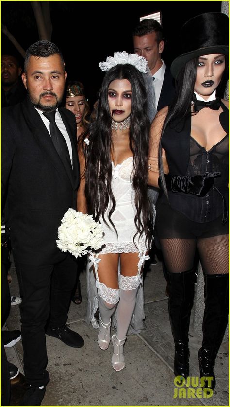 Kardashian Halloween Costume, Dead Bride Costume, Halloween Bride Costumes, Dead Bride, Halloween Bride, Zombie Bride, Halloween 23, Halloween Coustumes, Bride Costume