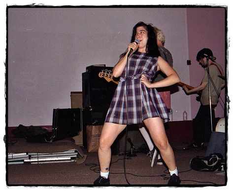 Kathleen Hanna Style, Riot Grrrl Aesthetic, Riot Grrrl Outfits, Riot Grrrl Fashion, Kathleen Hanna, Angry Girl, Riot Grrrl, Girls Music, Classic Actresses