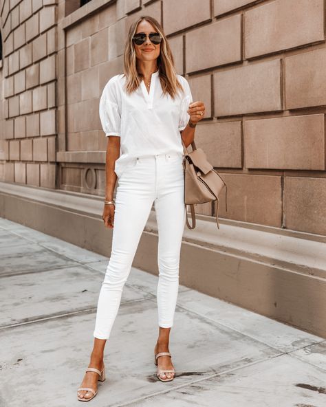 Fashion Jackson wearing white puff sleeve shirt white skinny jeans tan sandals Witte Jeans Outfit, White Monochromatic Outfit, Summer Outfits Women 30s, White Summer Outfits, White Jeans Outfit, Fashion Jackson, All White Outfit, Summer Attire, Sandals White