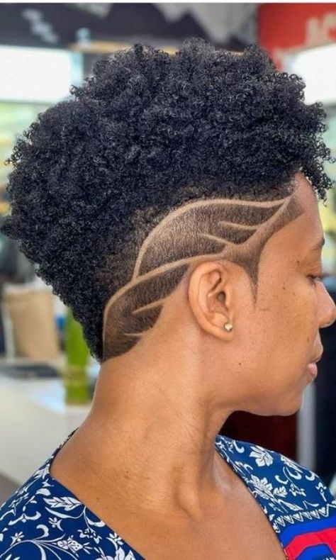 Haircut For Black Women Undercut Ideas, Fade Haircut Designs, Natural Hair Haircuts, Braids With Shaved Sides, Short Hair Designs, Short Natural Curly Hair, Short Shaved Hairstyles, Shaved Side Hairstyles, Shaved Hair Designs