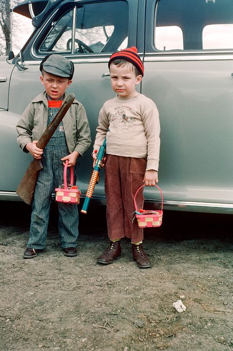 vintage everyday: Wonderful Color Photos of American People in the 1950s Easter, Hats