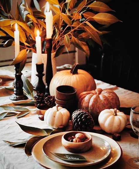 Minimalist Fall Tablescape, Autumn Table Scape, Thanksgiving Day Aesthetic, Fall Table Scapes Ideas, Thanksgiving Aesthetics, Moody Thanksgiving, Thanksgiving Screensavers, Thanksgiving Day Decorations, November Gratitude