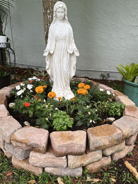 Outdoor Virgin Mary Garden, Small Grotto Design Ideas, Rosary Garden Ideas, Mary Statue Garden, Mary Garden Catholic, Virgin Mary Statue Garden, Virgin Mary Garden, Mary Altar, Rosary Garden