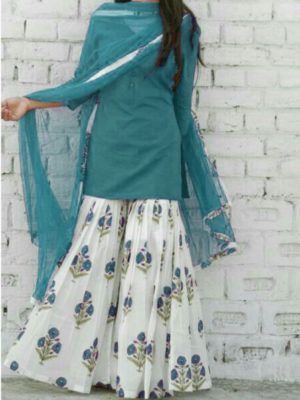 Sharara Lehenga, Lehenga Sharara, Gharara Designs, Print Lehenga, Sharara Designs, Indian Designer Suits, Kurta Pyjama, Pakistani Dresses Casual, Salwar Kamiz