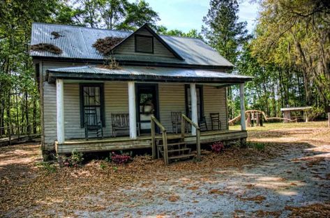 15 Best Things to Do in Hinesville (GA) - The Crazy Tourist Hinesville Georgia, Georgia Living, Living History Museum, The Crazy, Atlantic Ocean, Historic Homes, House In The Woods, Historical Sites, Places To Eat