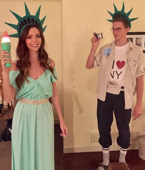 NYC Tourist and the Statue of Liberty Tourist Costume, Easy Couples Costumes, Unique Couple Halloween Costumes, Costumes College, Easy Costume, Halloween Costumes College Girls, Costumes Couples, Couples Costume