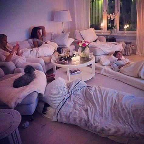 10 Ideas para tener la mejor Pijamada de tu vida Friends Apartment, Diy Tumblr, Apartment Goals, Bff Goals, Friend Goals, Squad Goals, Best Friend Goals, Perfect Life, Slumber Parties