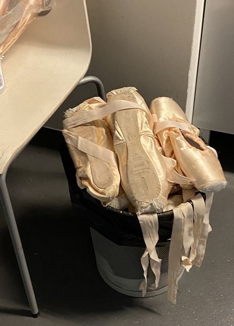 Old used pointe shoes overflowing the trashcan. Point Shoes Aesthetic, Pointe Shoes Black, Pointe Shoes Aesthetic, Old Pointe Shoes, Outdoor Ballet Photography, Balletcore Outfits, Drawing Ballerina, Aesthetic Ballerina, Ballerina Halloween