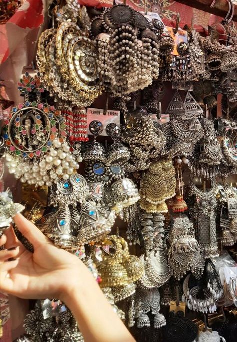 What Jhumka, Desi Things, South Asian Aesthetic, Desi Vibes, Desi Love, Desi Aesthetics, Fancy Jewellery Designs, Desi Fashion Casual, Desi Aesthetic