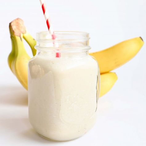 Banana Apple Smoothie, Banana Breakfast Smoothie, Healthy Afternoon Snacks, Banana Smoothie Recipe, Breakfast Smoothie Recipes, Frozen Bananas, Strawberry Banana Smoothie, Easy Smoothie Recipes, Nutritious Breakfast