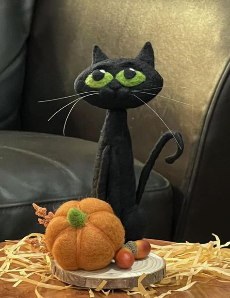 Mid Century Modern Halloween, Needle Felted Halloween, Felted Halloween, Modern Halloween, Felt Halloween, Needle Felting Projects, Felting Projects, Needle Felted, Needle Felting