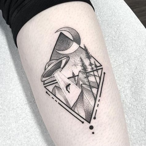 Vintage Spaceship, Spaceship Tattoo, Aliens Tattoo, Dot Tattoos, Blackwork Tattoos, Alien Tattoo, Tattoo Ideas For Men, Line Work Tattoo, Dot Work Tattoo